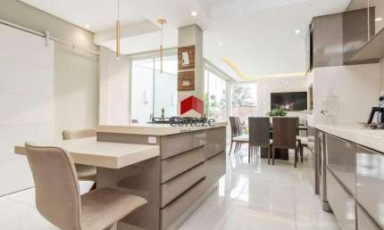 Sobrado com 205m² 3 quartos, à venda, no bairro Guabirotuba em Curitiba
