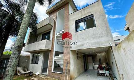 Sobrado com 222,14m² 3 quartos, à venda, no bairro Uberaba em Curitiba