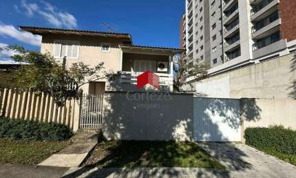 Sobrado com 203m² 3 quartos, para aluguel, no bairro Centro em São José dos Pinhais