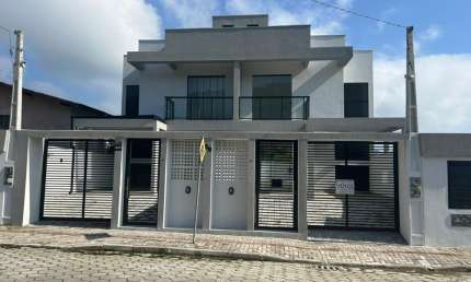 Sobrado Novo com 2 Suítes à Venda em Mariscal — Pronto para Financiamento!