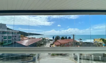 Apartamento de frente para a av. principal de bombas com linda vista para o mar