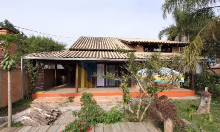 Casa com 3 quartos à venda na Rua Leão, José Amândio, Bombinhas, 140 m2 por R$ 830.000