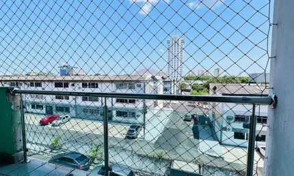 Apartamento reformado em cond. fechado 2 quartos, 1 suíte com closet e 2 vagas na av. const nery/conj tocantins