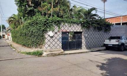 Vendo Casa de 03 Quartos no Bairro Colônia Santo Antônio - Zona Norte