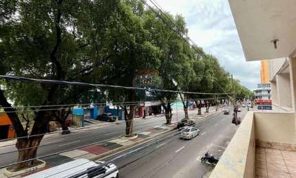 Apartamento no Centro Histórico de Manaus - Prédio Monte Carlo - quartos sendo um suite.