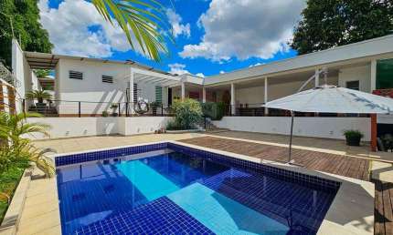 'Casa dos Sonhos: Modernidade e Conforto no Planalto'