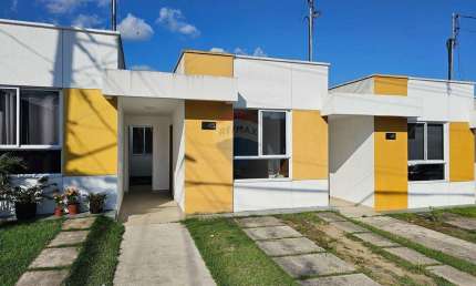 Casa em condomínio fechado com 2 dorm. à venda por R$ 470.000,00