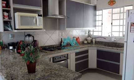 Sobrado com 3 dormitórios à venda, 215 m² por R$ 480.000,00 - Borda da Mata - Caçapava/SP