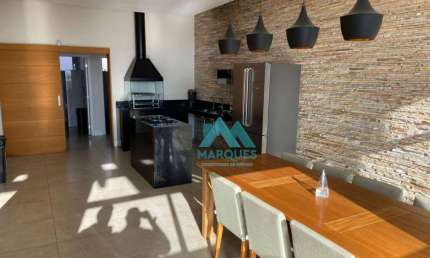 Casa de alto Padrão no Condomínio Malibu, Caçapava/SP. 3 Dormitórios sendo 1 suíte