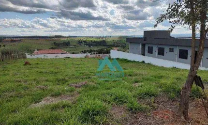 Lindo terreno na Parte Alta do condomínio, medida maior que o Padrão