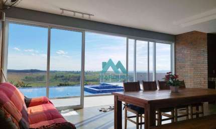 Maravilhosa casa Alto Padrão com piscina de borda infinita com vista para serra da Mantiqueira