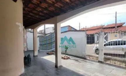 Casa de lote inteiro em ótima localização comercial