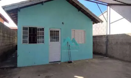 Excelente casa, amplo quintal, valor abaixo de mercado