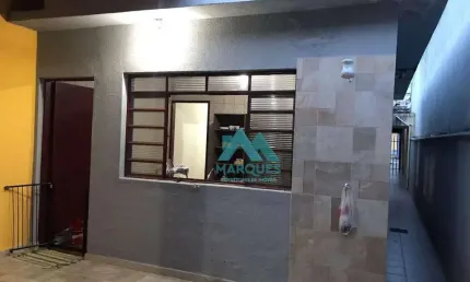 Casa com dois dormitórios em bairro com acesso fácil a dutra