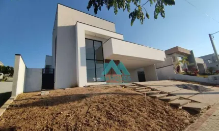 Casa maravilhosa de alto padrão em condomínio de luxo por 1300.000,00