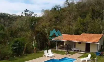 Ótima Oportunidade! Linda Chácara com 21.000m², piscina, sala com lareira em Caçapava, SP