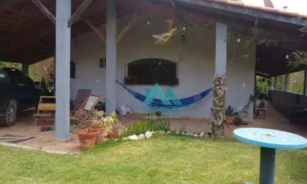 Ótima Oportunidade! Linda Chácara com 21.000m², piscina, sala com lareira em Caçapava, SP