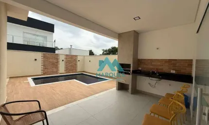 Linda casa em condomínio fechado semi mobiliada com piscina