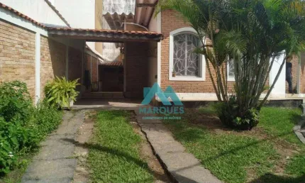 Linda casa, com muito verde, próximo ao centro e também do acesso a vis Dutra