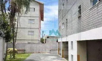 Apartamento muito bem localizado com suíte e Garagem coberta