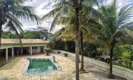 Lindo Sitio com Escritura a 200mts da Rodovia Amara Gurgel e 3 km da Carvalho Pinto