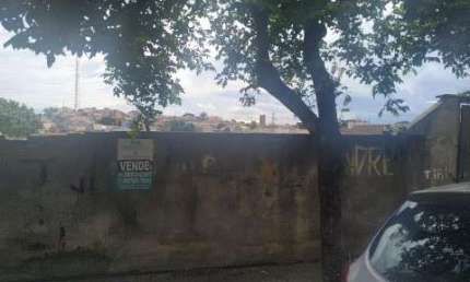 Terrenos Murados de 300mts Cada em localização excelente, um ao lado do outro