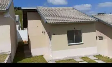 Casa em condomínio com excelente localização em jambeiro, troca por casa maior valor em caçapava