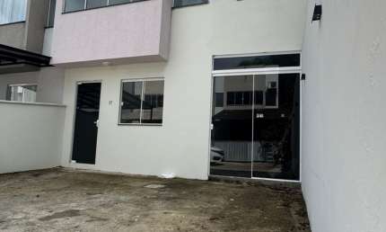 Casa em condomínio fechado com 3 quartos à venda em Brusque SC