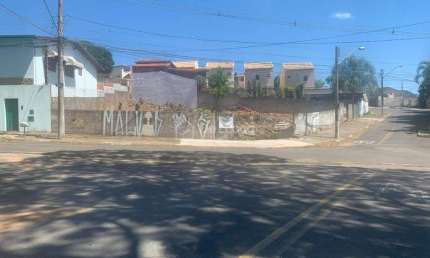 Terreno comercial à venda na Rua Cyrênia Arruda Camargo, 1, Parque São Quirino, Campinas por R$ 450.000
