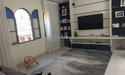 Casa com 3 quartos à venda na Rua Pederneiras, 27, Chácara da Barra, Campinas, 190 m2 por R$ 670.000
