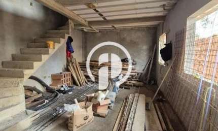 Sobrado em fase de acabamento com 2 suítes, 2 vagas e terraço gourmet.