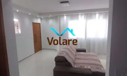 Sobrado espaçoso e confortável, localizado em terreno amplo com oito metros de frente