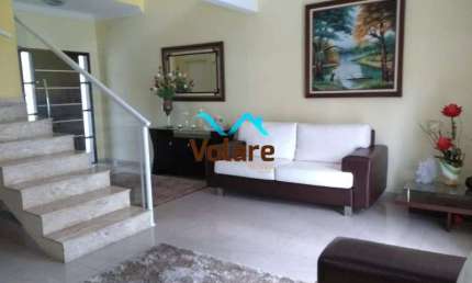Casa de 270m² com 3 suítes e quintal com piscina - City Bussocaba
