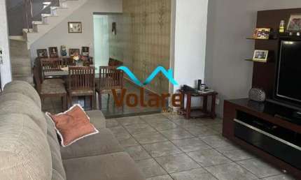Sobrado de 264m² com 5 dormitórios amplos - Bela Vista