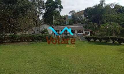 Casa à Venda em Itapevi-SP em terreno de 3.812 m² : 4 quartos, 4 suítes, 4 salas, 5 banheiros, 3 vagas de garagem, 349,35 m de área útil. ² (PL)