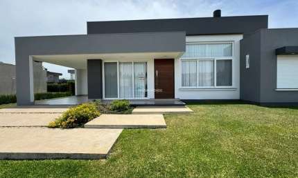 Casa em condomínio fechado com 4 quartos à venda no Atlântida Sul (Distrito), Osório 