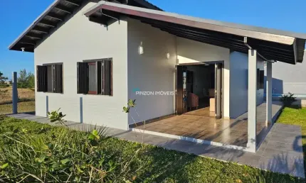 Casa com 02 Terrenos a 300 Metros do Mar em Arroio do Sal!
