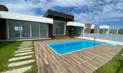 Casa Com piscina próximo ao centro em Arroio do Sal