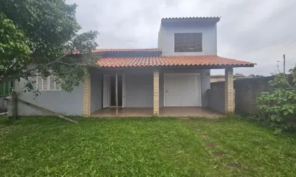 Casa no balneário atlântico em arroio do sal, próximo de mercado e comércios.