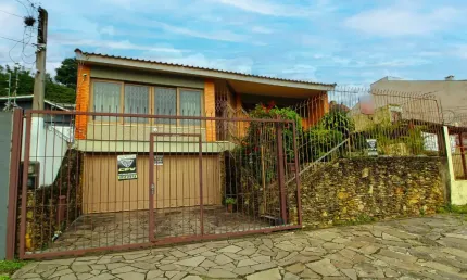 Casa com 3 quartos à venda na Rua Hipólito da Costa, 107, Santa Tereza, Porto Alegre