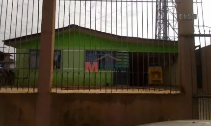 Casa 3 quartos à venda na Av Carlos Cavalcanti Uvaranas