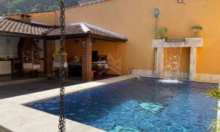 Sobrado à venda com 4 quartos + Dep piscina no Canto do Forte Praia Grande-SP