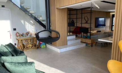 Cobertura nova na Vila Olímpia, Mobiliada. 3 suítes e 3 vagas. Vista incrível