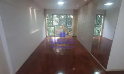 Apartamento com  3 quartos, copa cozinha, 1 suíte, dependências completas, 2 vagas à venda, 110 m²