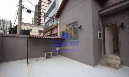 Casa linear com sala, 3 quartos, cozinha, área de serviço, quintal, garagem para 2 carros, à venda,