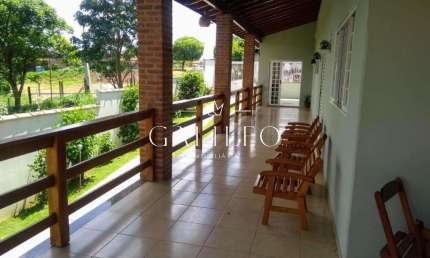 Vende-se Casa térrea mobiliada na cidade de Brotas, localizada no interior de São Paulo.