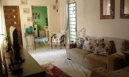 Casa á Venda em Anhangabaú - Jundiaí -SP - 3 Dormitórios - 6 Vagas de Garagem