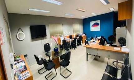ALUGUEL | EXCELENTE SALA COMERCIAL PRÓXIMO AO CENTRO - Com 48m² - Copa - Lavabo - Ótima localização.