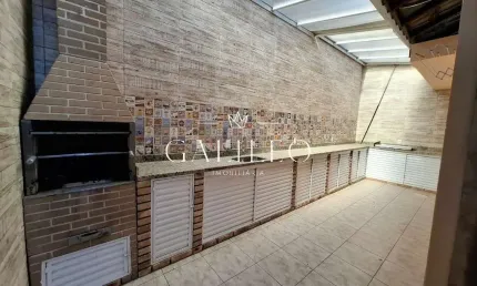 CASA TÉRREA COM DOIS DORMITÓRIOS, COM SUÍTE, GARAGEM COBERTA E CHURRASQUEIRA!