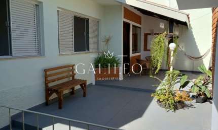 VENDE-SE CASA COM 05 DORMITÓRIOS, COM SUÍTE, PISCINA E CHURRASQUEIRA-BAIRRO ANHANGABAU